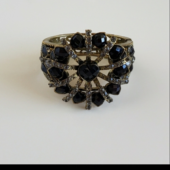 Jewelry - Old gold tone bracelet with black stones